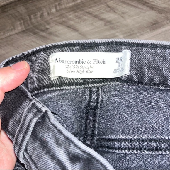 Abercrombie & Fitch Denim - Abercrombie & Fitch The ‘90s Straight, Ultra High Rise, Size 2s